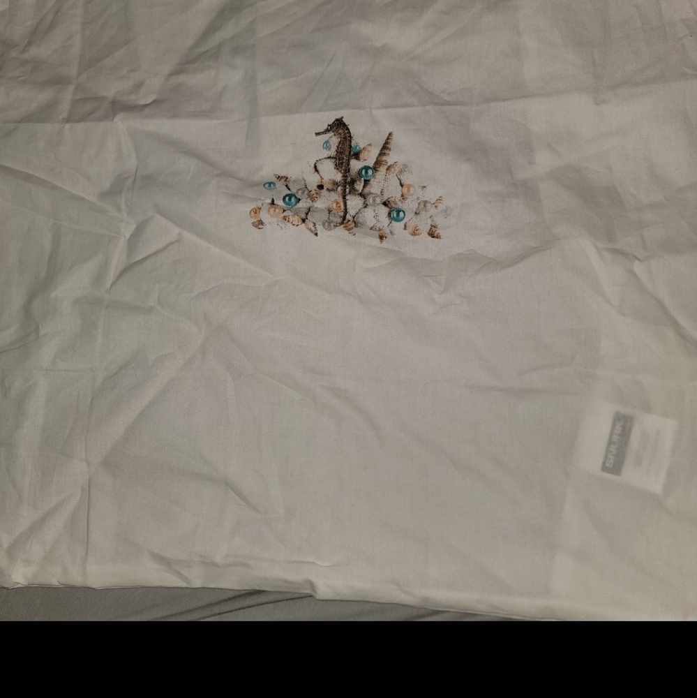 Mermaid duvet set its a twin 1 pillow case the brand is snurk